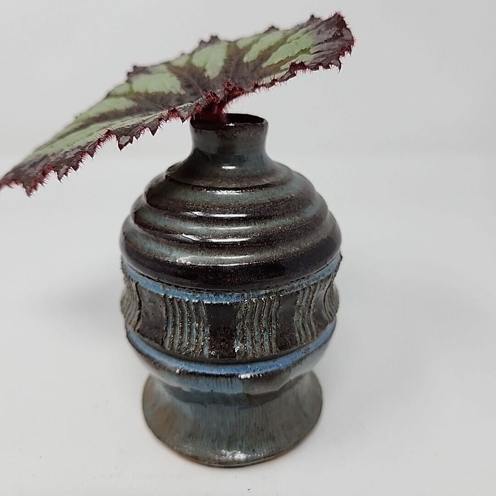 Vtg STUDIO ART POTTERY BUD VASE HANDMADE AND PAINTED HAND GLAZED 4”